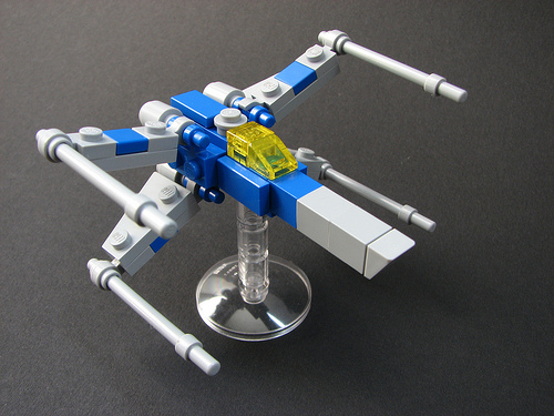 Micro-scale X-Wing by 2x4